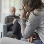 Bihejvioralna psihoterapija se bazira na tome da se osobi predoči kako njihovo ponašanje utiče na njihovo dalje delanje i emocije.