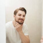 Narcisoidni poremećaj ličnosti karakteriše uvećano osećanje samouvažavanja i jedinstvenosti uz nedostatak empatije i "zaljubljenosti u samog sebe"