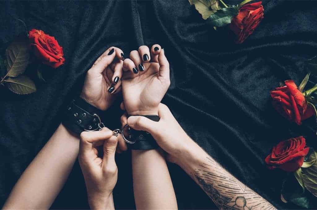 BDSM, seksualnost, intimnost, bol, dominacija, submisivnost, sadizam, mazohizam, disciplina, igra