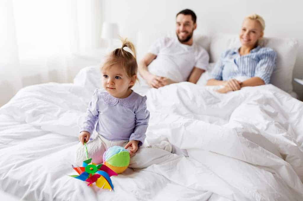 usvajanje, usvajanje deteta, porodica, vaspitavanje, biološki roditelji, roditelji usvajanjem, stigma, prilagođavanje, stereotipi, usvojeno dete