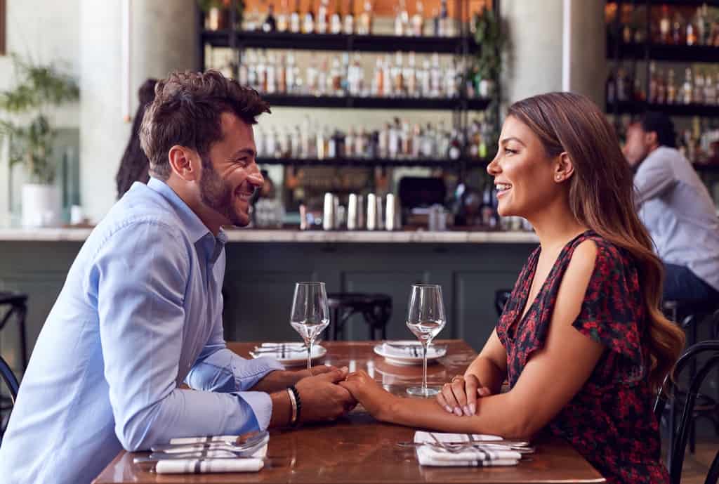 romantične veze, veza, ljubav, zaljubljenost, par, prvi sastanak, sastanak, intimnost, partner, intimni partneri, emocije, emotivni odnosi