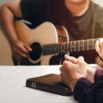 Kako religija pruža duboku duhovnu satisfakciju i smisao mnogima, nije neočekivano da ideologije, u potrazi za sličnom moći i uticajem, ponekad "kradu" ove koncepte. Šta ovo znači i koje su posledice?